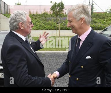 King Philippe arrives for a visit of the King to a training session of the Belgian national soccer team Red Devils, Saturday 09 June 2018, in Tubize. The Red Devils started their preparations for the upcoming FIFA World Cup 2018 in Russia. BELGA PHOTO POOL PHILIPPE CROCHET  Foto Stock