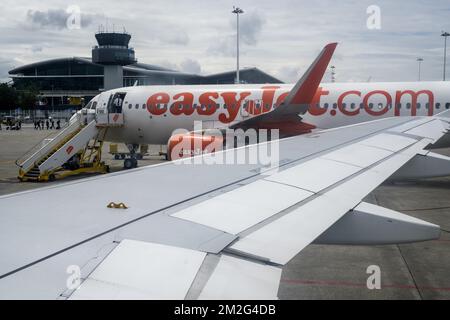 easyJet.com vue sur un avion de la compagnie low cost et le logo de la compagnie eyrienne. | Vista easyJet.com su un'ala di un aereo. 19/06/2018 Foto Stock