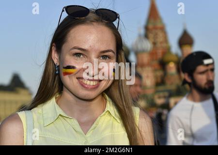 Una ragazza con colori belgi sulle guance, un fan della nazionale belga di calcio i Red Devils nel centro di Mosca, in Russia, venerdì 22 giugno 2018. I Red Devils giocano la loro seconda partita contro la Tunisia domani in occasione della Coppa del mondo FIFA 2018. FOTO DI BELGA DIRK WAEM Foto Stock