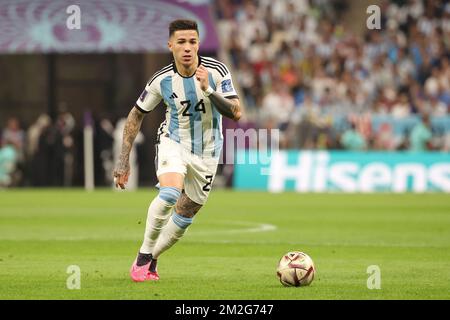 Al Daayen, Qatar - 13 dicembre 2022, Enzo Fernandez dell'Argentina durante la Coppa del mondo FIFA 2022, incontro di calcio semifinale tra Argentina e Croazia il 13 dicembre 2022 allo stadio Lusail di al Daayen, Qatar - Foto: Jean Catuffe/DPPI/LiveMedia Foto Stock