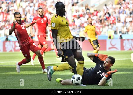 Romelu Lukaku in Belgio e Farouk ben Mustapha di Tunesia hanno mostrato, durante la seconda partita della nazionale belga di calcio, i Red Devils contro la nazionale tunisina nello stadio Spartak, a Mosca, in Russia, sabato 23 giugno 2018. Il Belgio ha vinto il suo primo gioco di fase di gruppo. FOTO DI BELGA DIRK WAEM Foto Stock