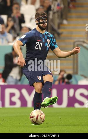Al Daayen, Qatar - 13 dicembre 2022, Josko Gvardiol di Croazia durante la Coppa del mondo FIFA 2022, incontro di calcio semifinale tra Argentina e Croazia il 13 dicembre 2022 allo stadio Lusail di al Daayen, Qatar - Foto: Jean Catuffe/DPPI/LiveMedia Foto Stock