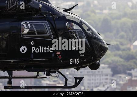 Re Philippe - Filip del Belgio pilota un elicottero durante la celebrazione del 25th° anniversario della sede di supporto aereo della polizia federale, a Melsbroek, martedì 26 giugno 2018. FOTO DI BELGA THIERRY ROGE Foto Stock