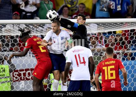 Michy Batshuayi in Belgio, Eric Dier in Inghilterra, Thibaut Courtois, Danny Welbeck in Belgio e Thorgan Hazard in Belgio, raffigurati in azione durante una partita di calcio tra la nazionale belga dei Red Devils e l'Inghilterra, giovedì 28 giugno 2018 a Kaliningrad, Russia, Terzo e ultimo nel Gruppo G della Coppa del mondo FIFA 2018. FOTO DI BELGA DIRK WAEM Foto Stock