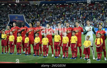 I giocatori belgi ascoltano l'inno nazionale all'inizio di un round di 16 partita tra la nazionale belga di calcio i Red Devils e il Giappone a Rostov, Russia, lunedì 02 luglio 2018. FOTO DI BELGA DIRK WAEM Foto Stock