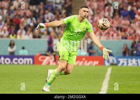 Al Daayen, Qatar - 13 dicembre 2022, portiere argentino Emiliano Martinez aka Damian Martinez durante la Coppa del mondo FIFA 2022, incontro di calcio semifinale tra Argentina e Croazia il 13 dicembre 2022 allo stadio Lusail di al Daayen, Qatar - Foto: Jean Catuffe/DPPI/LiveMedia Foto Stock