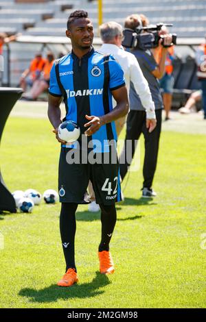 Emmanuel Bonaventure Dennis del Club, nella foto del fan day della prima divisione belga della squadra di calcio Club Brugge KV, domenica 08 luglio 2018 a Brugge. BELGA FOTO KURT DESPLENTER Foto Stock