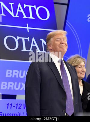 Il Presidente DEGLI STATI UNITI Donald Trump sorride all'inizio di una cena al Parc du Cinquantenaire - Jubelpark di Bruxelles, per i partecipanti al vertice della NATO (Organizzazione del Trattato del Nord Atlantico), mercoledì 11 luglio 2018. BELGA FOTO GEERT VANDEN WIJNGAERT Foto Stock