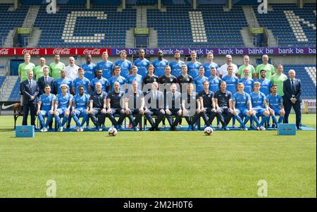 (Top L-R) fisioterapista di Genk Matthias Didden; soigneur di Genk Jacques Raymaekers; fisioterapista di Genk Jan Theunis; warehouseman di Genk Alain Vanderlinden; 10 Aly Mbwana Samatta di Genk; 06 Sebastien Dewaest di Genk; 25 04 Sander Berge; 93 Genk's Zink; 17 Genk's Zenes di Rubano; 23 02 Jakub Brabec di Genk; Escolastico Moreno di Genk; Erwin Kelchtermans di Genk; Jan Berx di Genk; (riga centrale L-R) Johan Jespers di Genk; Philip Thys di Genk; 07 Nikolaos Karelis di Genk; 18 Ruslan Malino di Genk Foto Stock