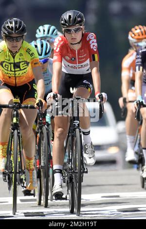 Il belga Kelly Van den Steen ha raffigurato durante l'arrivo della gara ciclistica femminile di un giorno "la Course by le Tour de France", a 112,5 km da Annecy a le Grand Bornand, Francia, martedì 17 luglio 2018. La gara è organizzata durante la gara ciclistica maschile Tour de France. FOTO DI BELGA YORICK JANSENS Foto Stock