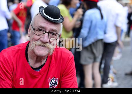 Le Plus Grand Bal populaire de Belgique sur la Place du jeu de balle dans les Marolles en presence de Sar Philippe et Mathilde | la più grande danza locale del Belgio nel Marolles la notte prima della giornata nazionale Alla presenza di HM il re Filippo e la sua maestà la regina Matilde del Belgio 20/07/2018 Foto Stock