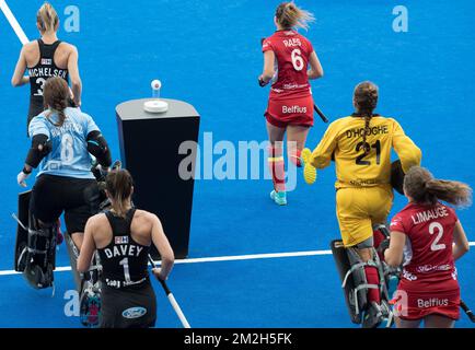 I giocatori entrano in campo per la partita tra la Nuova Zelanda e il Belgio nel gruppo D alla Hockey Women's World Cup, a Londra, Regno Unito, domenica 22 luglio 2018. La Coppa del mondo di Hockey femminile si svolge dal 21 luglio al 05 agosto presso il Lee Valley Hockey Centre di Londra. BELGA FOTO BENOIT DOPPAGNE Foto Stock