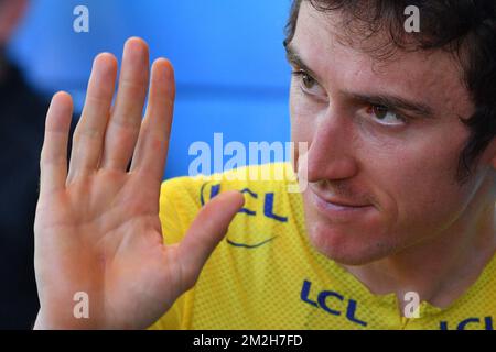 Il britannico Geraint Thomas del Team Sky indossa la maglia gialla del leader assoluto raffigurata all'inizio della 18th tappa della 105th edizione della gara ciclistica Tour de France, 171km da Trie-sur-Baise a Pau, Francia, giovedì 26 luglio 2018. Il Tour de France di quest'anno si svolge dal 7th al 29th luglio. FOTO DI BELGA DAVID STOCKMAN Foto Stock