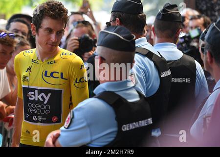 Il britannico Geraint Thomas del Team Sky indossa la maglia gialla del leader assoluto raffigurata all'inizio della 18th tappa della 105th edizione della gara ciclistica Tour de France, 171km da Trie-sur-Baise a Pau, Francia, giovedì 26 luglio 2018. Il Tour de France di quest'anno si svolge dal 7th al 29th luglio. FOTO DI BELGA DAVID STOCKMAN Foto Stock