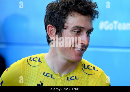 Il britannico Geraint Thomas del Team Sky indossa la maglia gialla del leader assoluto raffigurata all'inizio della 18th tappa della 105th edizione della gara ciclistica Tour de France, 171km da Trie-sur-Baise a Pau, Francia, giovedì 26 luglio 2018. Il Tour de France di quest'anno si svolge dal 7th al 29th luglio. FOTO DI BELGA DAVID STOCKMAN Foto Stock