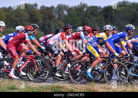 Francese Remi Cavagna di piani Quick-Step, belga Preben Van Hecke di Sport Vlaanderen-Baloise, belga Tosh van der Sande di Lotto Soudal e portoghese Tiago Machado di Katusha-Alpecin raffigurato in azione durante la quinta e ultima tappa del Tour De Wallonie, 187,5km da Huy a Waremme, Mercoledì 01 agosto 2018. BELGA FOTO LUC CLAESSEN Foto Stock