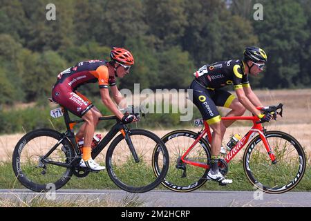 Frech Paul Ourselin di Direct Energie e Jens Adams di Crelan-Vastgoedservice nella foto in azione durante la quinta e ultima tappa del Tour De Wallonie, 187,5km da Huy a Waremme, mercoledì 01 agosto 2018. BELGA FOTO LUC CLAESSEN Foto Stock