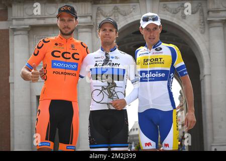 Il polacco Pawel Bernas di CCC Sprandi Polkowice, l'estone Mihkel Raim dell'Israel Cycling Academy e il belga Preben Van Hecke dello Sport Vlaanderen-Baloise sul podio della gara ciclistica di un giorno, la Grande Guerra Remembrance Race, da Nieuwpoort a Ieper, venerdì 24 agosto 2018. FOTO DI BELGA DAVID STOCKMAN Foto Stock