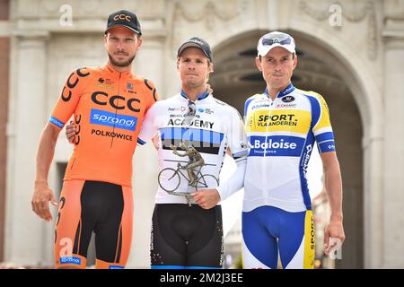 Il polacco Pawel Bernas di CCC Sprandi Polkowice, l'estone Mihkel Raim dell'Israel Cycling Academy e il belga Preben Van Hecke dello Sport Vlaanderen-Baloise sul podio della gara ciclistica di un giorno, la Grande Guerra Remembrance Race, da Nieuwpoort a Ieper, venerdì 24 agosto 2018. FOTO DI BELGA DAVID STOCKMAN Foto Stock