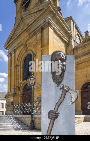 Chiesa neoclassica di San Pietro e Paolo / Église Saints-Pierre-et-Paul nella città Bouillon, Provincia di Lussemburgo, Ardenne belghe, Belgio | Église Saints-Pierre-et-Paul à Bouillon en été, Lussemburgo, Ardenne, Belgio 28/08/2018 Foto Stock