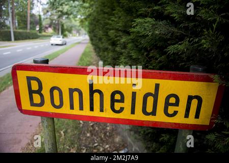 L'illustrazione mostra il nome del comune di Bonheiden su un cartello stradale, martedì 28 agosto 2018. BELGA FOTO JASPER JACOBS Foto Stock