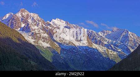 Cime Pitztal nella prima neve: 'Geigenkamm' Pitztal, valle Pitz, Tirolo, Tirolo, Austria da sinistra: Luibiskogel (3110 m), Hohe Geige (3393 m), Puit Foto Stock