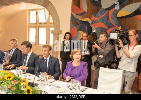 L-R, consigliere olandese del PM per l'Europa, Michael Stibe, primo ministro olandese Mark Rutte, presidente francese Emmanuel Macron e ministro francese degli Affari europei, Nathalie Loiseau, ha illustrato in una riunione di lavoro tra i capi di governo di Lussemburgo, Belgio, Paesi Bassi e Francia, giovedì 06 settembre 2018 a Bourglinster, Il Granducato di Lussemburgo. BELGA FOTO PISCINA SIP / CHARLES CARATINI Foto Stock