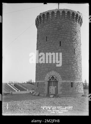 Dipartimento di distribuzione, Southern High Service Forbes Hill Reservoir, la torre di pietra, Quincy, Mass., 1 gennaio, 1902 , opere d'acqua, torri d'acqua, cantieri edili Foto Stock