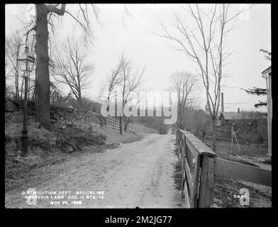 Reparto di distribuzione, Southern High Service Pipe Line, Sezione 19, stazione 14, Reservoir Lane, Brookline, Massa, 26 novembre 1898 , opere d'acqua, acquedotti, carreggiate Foto Stock