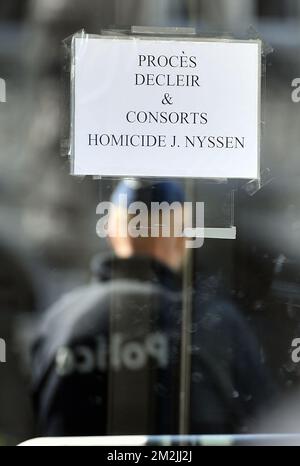 L'immagine mostra i poliziotti in piedi guardia di fronte al palazzo della giustizia di Liegi, in vista di una sessione del tribunale penale di Liegi nel processo per l'assassinio di Jean-Francois Nyssen, chiamato 'Jeff', Che fu coinvolto in una lotta tra i gruppi rivali ciclisti il 26 dicembre 2015 a Haccourt, venerdì 14 settembre 2018, nel palazzo della giustizia di Liegi. FOTO DI BELGA ERIC LALMAND Foto Stock