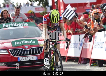 Simon Yates di Mitchelton - Scott attraversa il traguardo della 19th tappa della 'Vuelta a Espana', Tour di Spagna, a 154,4 km da Lleida ad Andorra, Spagna, venerdì 14 settembre 2018. FOTO DI BELGA YUZURU SUNADA FRANCE OUT Foto Stock