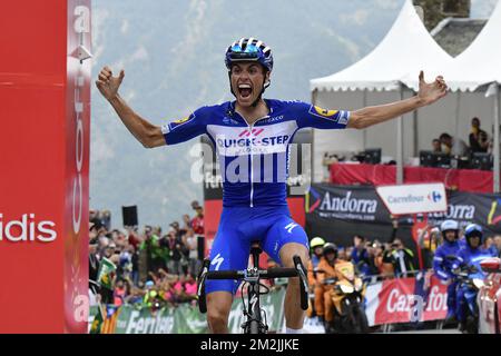 Spagnolo Mas Enric di Quick-Step piani celebra come egli vince la 20th tappa della 'Vuelta a Espana', Tour di Spagna gara ciclistica, 97,3km da Escaldes-Engordany a Sant-Julia de Loria, Spagna, Sabato 15 settembre 2018. FOTO DI BELGA YUZURU SUNADA FRANCE OUT Foto Stock