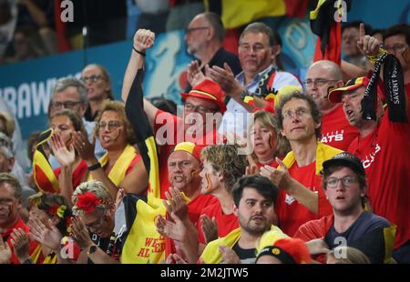 Tifosi belgi hanno mostrato durante una partita di basket tra la nazionale belga Cats e il Giappone, domenica 23 settembre 2018 a Tenerife (Spagna), la seconda partita della fase di gruppo della Coppa del mondo di Donne, nel Gruppo C. BELGA FOTO VIRGINIE LEFOUR Foto Stock