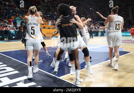 Belgian Cats festeggia dopo aver vinto una partita di basket tra la nazionale belga Cats e la Spagna, martedì 25 settembre 2018 a Tenerife, Spagna, il terzo e ultimo gioco della fase di gruppo della Coppa del mondo di Donne, nel Gruppo C. BELGA FOTO VIRGINIE LEFOUR Foto Stock