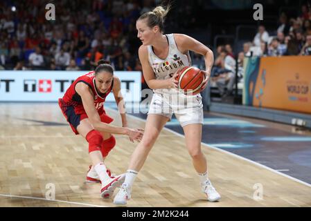 US' Diana Taurasi and Belgian Cats Kim Mestdagh fight for the ball during a basketball game between Belgium's national team 'the Belgian Cats' and United States, in the semi finals of the FIBA women's Basketball World Cup, in Tenerife, Spain, Saturday 29 September 2018. BELGA PHOTO VIRGINIE LEFOUR Stock Photo