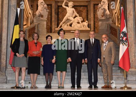 (From 3L) Austrian First Lady Doris Schmidauer, Queen Mathilde of Belgium, King Philippe - Filip of Belgium, Austrian President Alexander Van der Bellen and Flemish parliament chairman Jan Peumans pose during a royal visit to the opening of an exposition of the work of 16th-century Dutch painter Pieter Bruegel the Elder at the 'Kunsthistorisches Museum' in Vienna, Austria, Monday 01 October 2018. BELGA PHOTO DIRK WAEM  Stock Photo