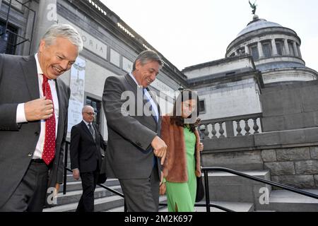 Il Vice primo Ministro e Ministro degli interni Jan Jambon, Segretario di Stato per la povertà, le pari opportunità, la scienza e le grandi città, Zuhal Demir e il Vice primo Ministro e Ministro degli esteri Didier Reynders, raffigurati nel corso di una conferenza stampa sui lavori di ristrutturazione dei tetti dei tre musei, il museo d'arte e di storia, Il Museo reale delle forze armate e della storia militare e il Museo Autoworld, tutti nel parco del Giubileo, a Bruxelles, giovedì 04 ottobre 2018. FOTO DI BELGA DIRK WAEM Foto Stock