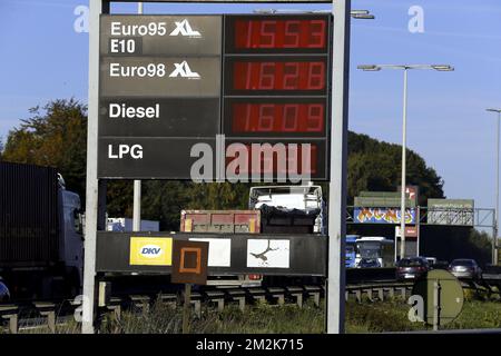 Illustration picture shows the prices of the diesel and gasoline at a filling station in Brussels, Friday 05 October 2018. In Belgium the price of diesel is now higher than Euro95 gosoline. BELGA PHOTO LAURIE DIEFFEMBACQ  Stock Photo