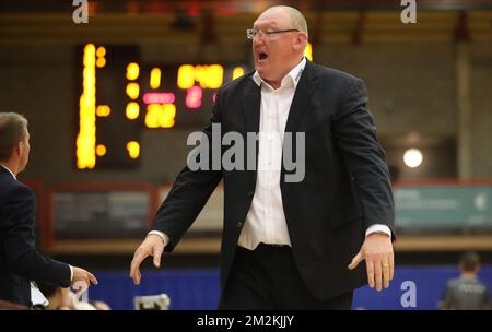 Daniel Goethals, allenatore capo di Mons, si è fatto un gesto durante la partita di basket tra Bruxelles e Mons-Hainaut, venerdì 19 ottobre 2018 a Bruxelles, la quarta partita della prima divisione belga della 'EuroMillions League'. BELGA PHOTO VIRGINIE LEFOUR Foto Stock