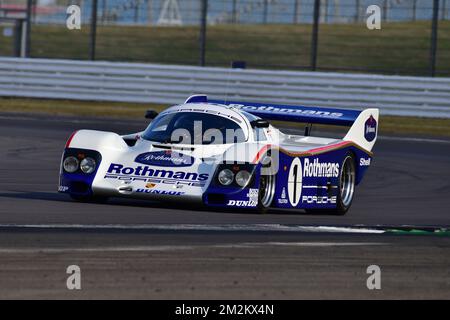 Porsche 962-004, tornando sul circuito dove il Gruppo C ha tenuto la sua prima gara 40 anni fa, ci sono state due sessioni dimostrative di dieci minuti di questi ic Foto Stock