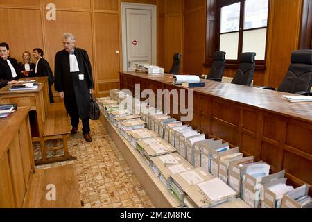 L'immagine mostra le cartelle con i file dei casi, all'inizio del processo 'Kasteelmoord' (Castle omicidio), lunedì 12 novembre 2018, presso la corte d'appello di Gent. Andre Gusselbrecht, Pierre Serry, Franciscus Larmit ed Evert de Clercq sono i quattro accusati nel cosiddetto "kasteelmoord" a Stijn Saelens, nella sua casa, un castello a Wingene, nella provincia delle Fiandre Occidentali. Il 31 gennaio 2012 Saelens scomparve misteriosamente dal suo castello. Il suo corpo è stato trovato nel febbraio 2012 in una proprietà vicina. SAELENS era il genero di Andre Gyselbrecht. FOTO DI BELGA DIRK WAEM Foto Stock