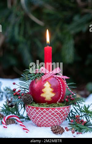 mela con ornamento dell'albero di natale come decorazione di natale Foto Stock