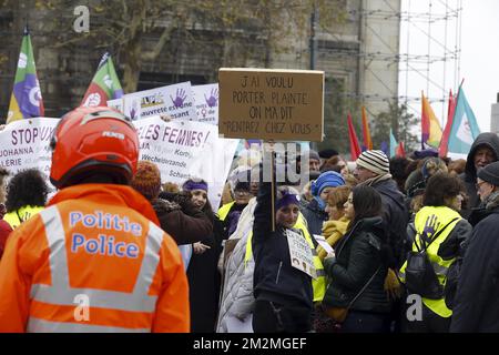 L'immagine mostra la manifestazione Nazionale femminista in occasione della Giornata Internazionale per l'eliminazione della violenza contro le donne, domenica 25 novembre 2018 a Bruxelles. FOTO DI BELGA NICOLAS MAETERLINCK Foto Stock