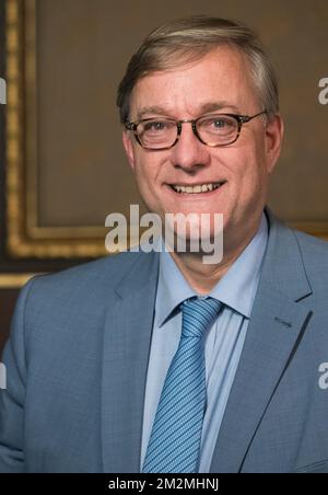 Vincent De Wolf, sindaco di Etterbeek, ha fatto una foto durante la cerimonia di giuramento per il futuro sindaco delle città della regione di Bruxelles, lunedì 26 novembre 2018. BELGA FOTO BENOIT DOPPAGNE Foto Stock