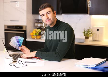 Grafico che sceglie il colore giusto per un progetto Foto Stock