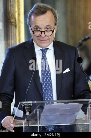 Alexis Brouhns, Senior Executive Vice president di Solvay, tiene un discorso alla cerimonia di premiazione della 14th edizione del premio Belgodyssee per i giovani giornalisti, presso il Palazzo reale di Bruxelles, mercoledì 12 dicembre 2018. FOTO DI BELGA ERIC LALMAND Foto Stock
