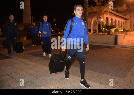 Leandro Trossard di Genk è stato raffigurato durante l'arrivo al campo di allenamento invernale della squadra di calcio belga KRC Genk, presso il loro hotel di Benidorm, Spagna, la sera di sabato 05 gennaio 2019. FOTO DI BELGA YORICK JANSENS Foto Stock