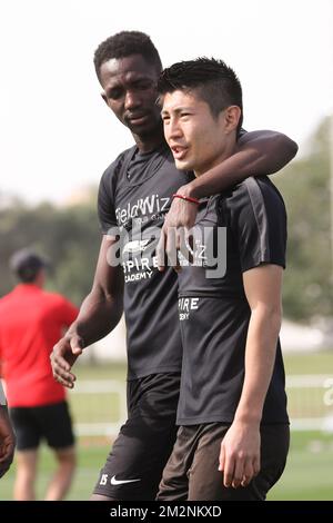 Sulayman Marreh di Eupen e Yuta Toyokawa di Eupen hanno mostrato la foto durante il terzo giorno del campo di allenamento invernale della squadra di calcio belga di prima divisione KAS Eupen, in Qatar, giovedì 10 gennaio 2019. FOTO DI BELGA BRUNO FAHY Foto Stock