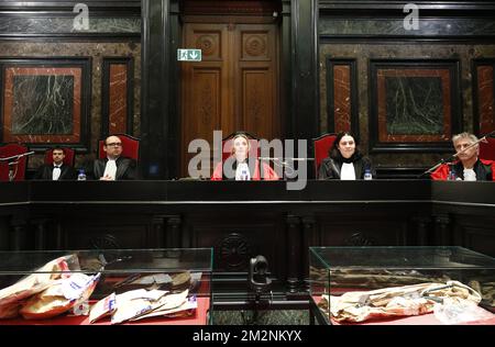 il presidente della Corte Laurence Massart (C) ha illustrato nel corso di una sessione del processo riguardante l'attacco terroristico al Museo Ebraico di Bruxelles, al Palazzo di Giustizia di Bruxelles, a Bruxelles, giovedì 10 gennaio 2019. Nemmouche e Bender sono accusati di aver commesso un attacco terroristico il 24 maggio 2014 al Museo Ebraico di Bruxelles, uccidendo quattro persone. BELGA FOTO PISCINA FRANCOIS LENOIR Foto Stock