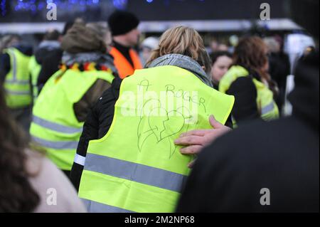 L'immagine mostra una commemorazione alla stazione ferroviaria di Liegi-Guillemins, sabato 12 gennaio 2019, in onore del membro del movimento dei giubbotti gialli (Gilets jaunes - gele hesjes) morto ieri a Vise. La sera del 11 gennaio un uomo è morto in circostanze poco chiare a seguito di un'azione di protesta sulla strada statale E25 a Vise Belgio, vicino a Liegi e al confine con i Paesi Bassi. FOTO DI BELGA SOPHIE KIP Foto Stock